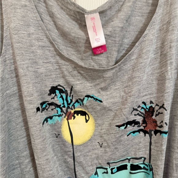 Set of 2 NWT Tank Tops - Picture 9 of 9